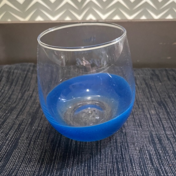 ⚠️ New! Que Syrah Syrah blue dipped stemless wine glass - Picture 3 of 4